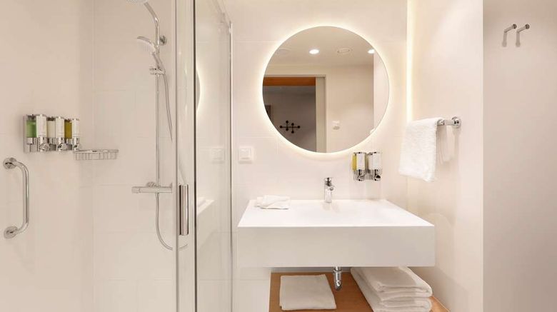<b>Hampton by Hilton Krakow Airport Room</b>. Images powered by <a href="https://iceportal.shijigroup.com/" title="IcePortal" target="_blank">IcePortal</a>.