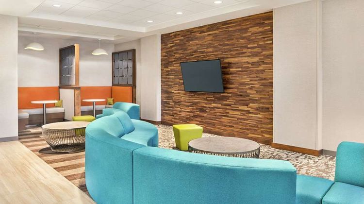 Hampton Inn & Suites Miami Kendall Lobby
