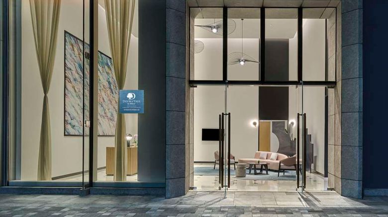 <b>DoubleTree by Hilton Shenzhen Airport Lobby</b>. Images powered by <a href="https://iceportal.shijigroup.com/" title="IcePortal" target="_blank">IcePortal</a>.