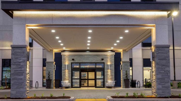Hampton Inn & Suites Burlington Exterior