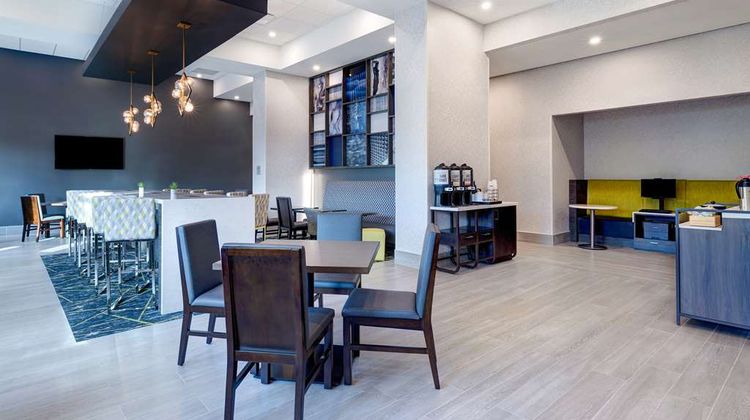 Hampton Inn & Suites Burlington Lobby