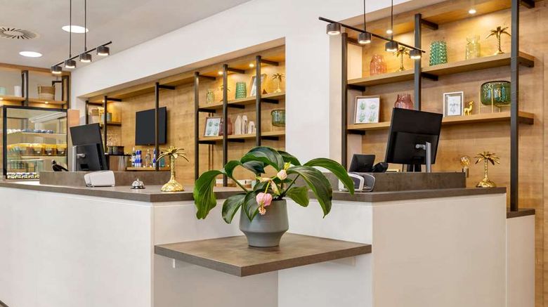 <b>Super 8 by Wyndham Chemnitz Lobby</b>. Images powered by <a href="https://iceportal.shijigroup.com/" title="IcePortal" target="_blank">IcePortal</a>.