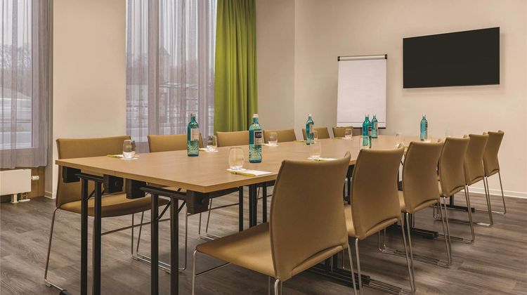 Super 8 by Wyndham Chemnitz Meeting