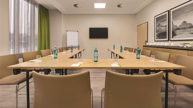 Super 8 by Wyndham Chemnitz Meeting