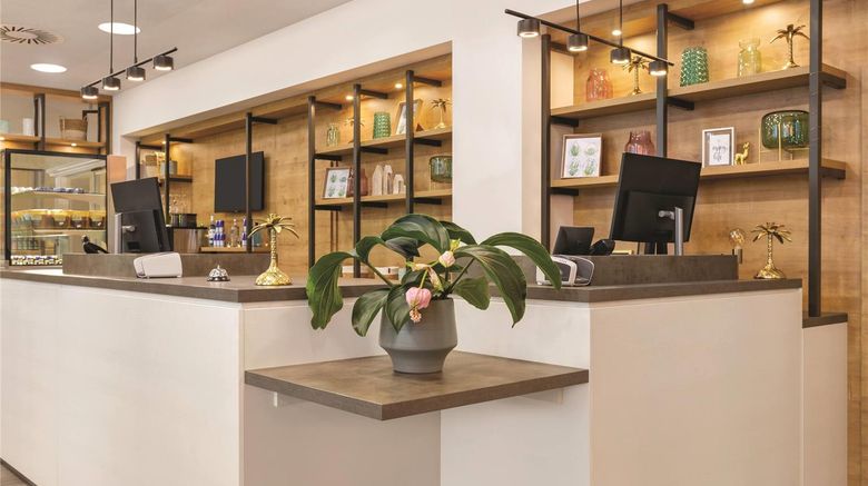 <b>Super 8 by Wyndham Chemnitz Lobby</b>. Images powered by <a href="https://iceportal.shijigroup.com/" title="IcePortal" target="_blank">IcePortal</a>.