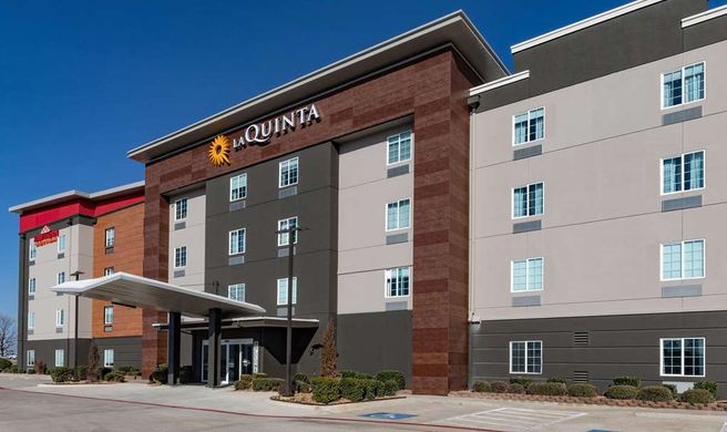 La Quinta Inn & Stes by Wyndham Ardmore Exterior