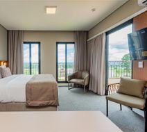 Royal Tulip Holambra Room