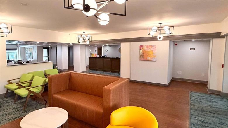 <b>Comfort Inn Saco-Old Orchard Beach Lobby</b>. Images powered by <a href="https://iceportal.shijigroup.com/" title="IcePortal" target="_blank">IcePortal</a>.