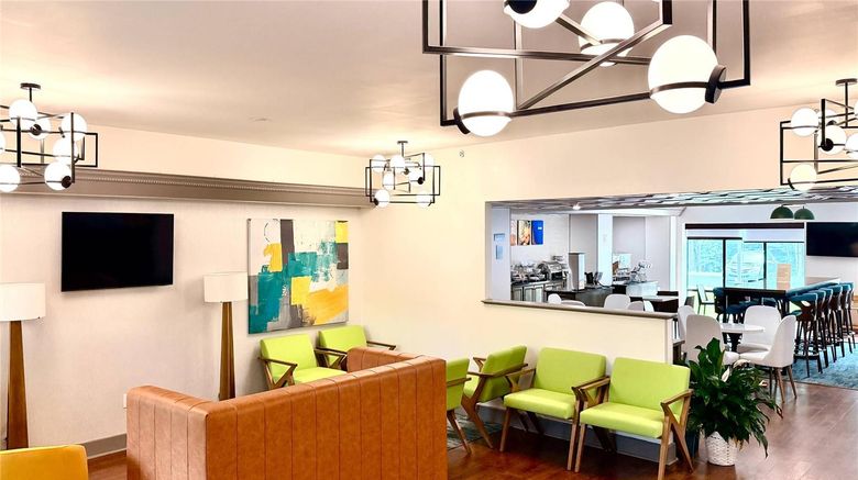 <b>Comfort Inn Saco-Old Orchard Beach Lobby</b>. Images powered by <a href="https://iceportal.shijigroup.com/" title="IcePortal" target="_blank">IcePortal</a>.