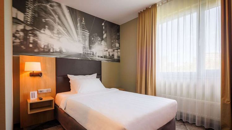 LanzCarre Hotel, Radisson Individuals Room