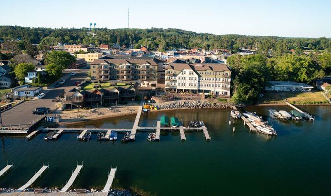 Chase On The Lake Resort Exterior