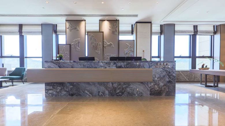 <b>Howard Johnson Longxiang Hotel Ningbo Lobby</b>. Images powered by <a href="https://iceportal.shijigroup.com/" title="IcePortal" target="_blank">IcePortal</a>.
