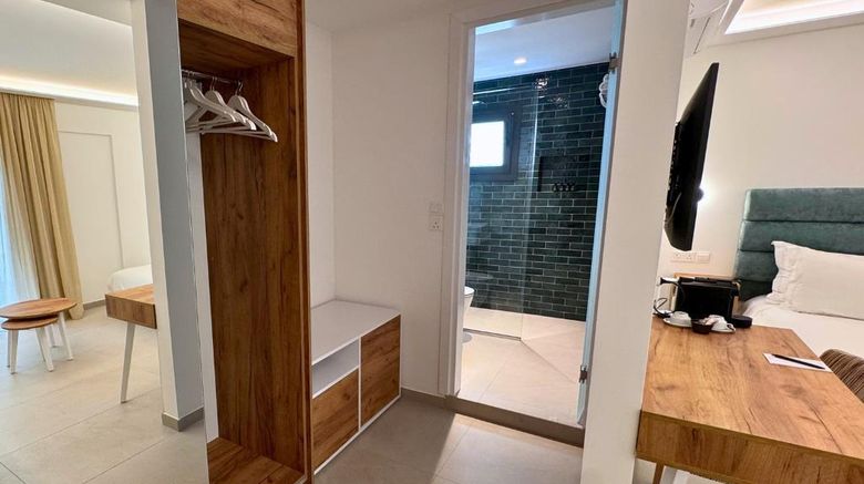 <b>Hypnos Boutique Hotel Room</b>. Images powered by <a href="https://iceportal.shijigroup.com/" title="IcePortal" target="_blank">IcePortal</a>.
