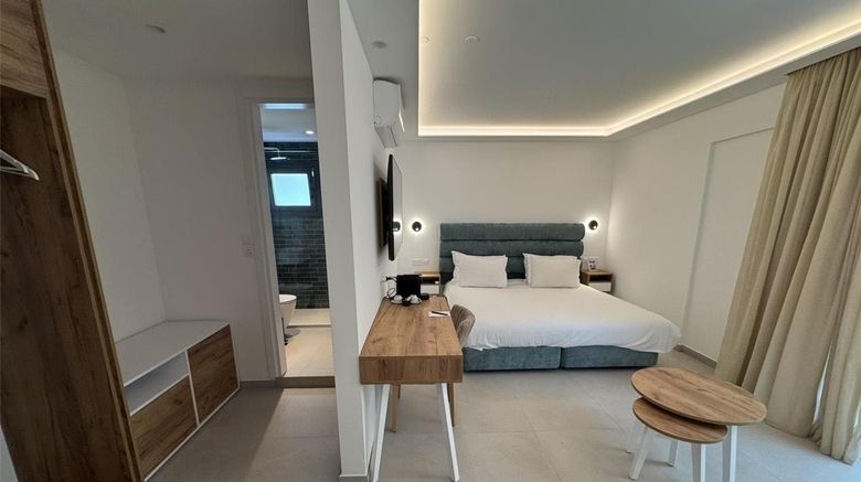 <b>Hypnos Boutique Hotel Room</b>. Images powered by <a href="https://iceportal.shijigroup.com/" title="IcePortal" target="_blank">IcePortal</a>.