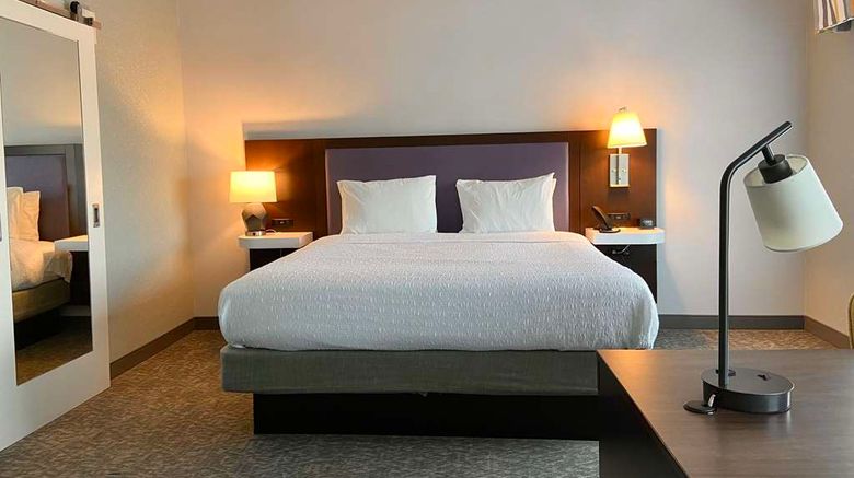 <b>Hampton Inn McMinnville Room</b>. Images powered by <a href="https://iceportal.shijigroup.com/" title="IcePortal" target="_blank">IcePortal</a>.