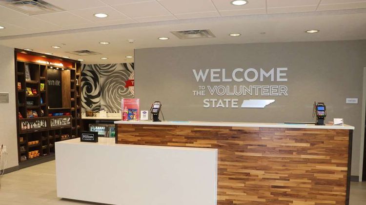 Hampton Inn McMinnville Lobby