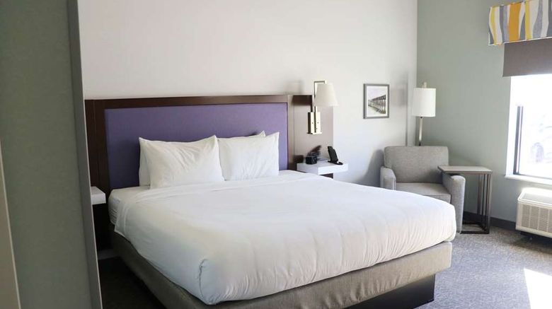<b>Hampton Inn McMinnville Room</b>. Images powered by <a href="https://iceportal.shijigroup.com/" title="IcePortal" target="_blank">IcePortal</a>.