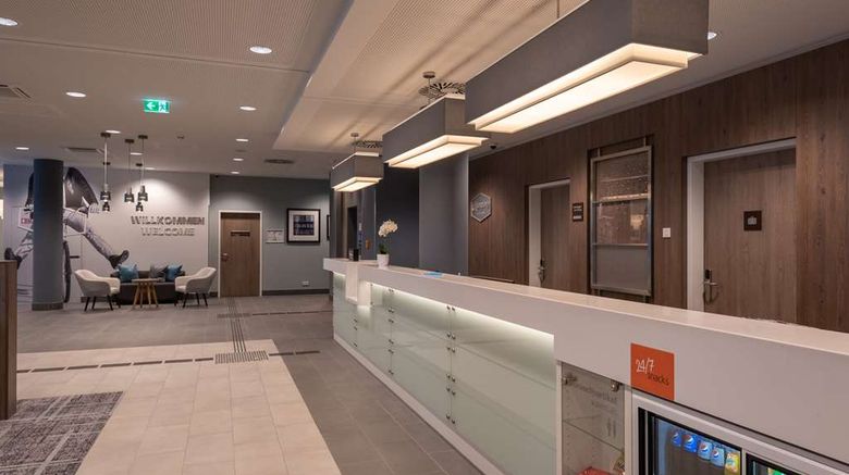 <b>Hampton by Hilton Dusseldorf City Centre Lobby</b>. Images powered by <a href="https://iceportal.shijigroup.com/" title="IcePortal" target="_blank">IcePortal</a>.