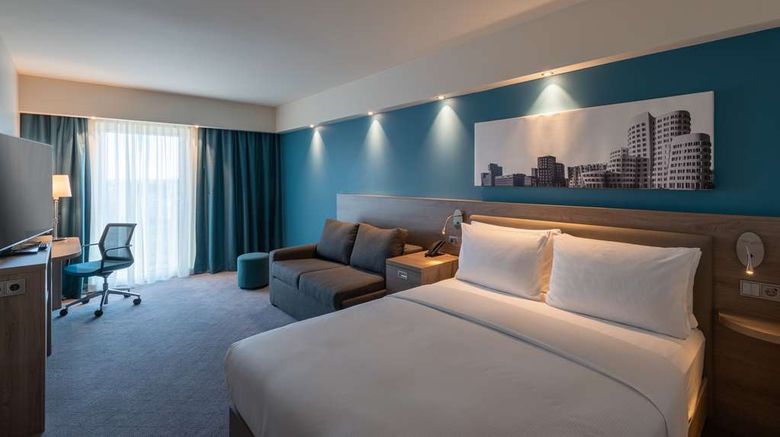 <b>Hampton by Hilton Dusseldorf City Centre Room</b>. Images powered by <a href="https://iceportal.shijigroup.com/" title="IcePortal" target="_blank">IcePortal</a>.
