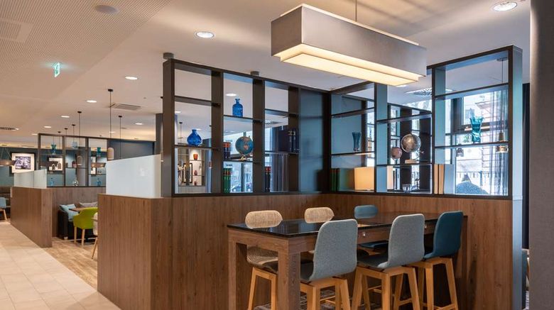 <b>Hampton by Hilton Dusseldorf City Centre Restaurant</b>. Images powered by <a href="https://iceportal.shijigroup.com/" title="IcePortal" target="_blank">IcePortal</a>.