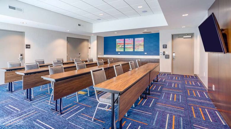 <b>Hampton by Hilton Bedford Meeting</b>. Images powered by <a href="https://iceportal.shijigroup.com/" title="IcePortal" target="_blank">IcePortal</a>.