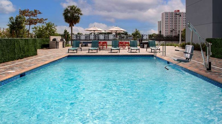 <b>Tru by Hilton Miami Airprt S Blue Lagoon Pool</b>. Images powered by <a href="https://iceportal.shijigroup.com/" title="IcePortal" target="_blank">IcePortal</a>.