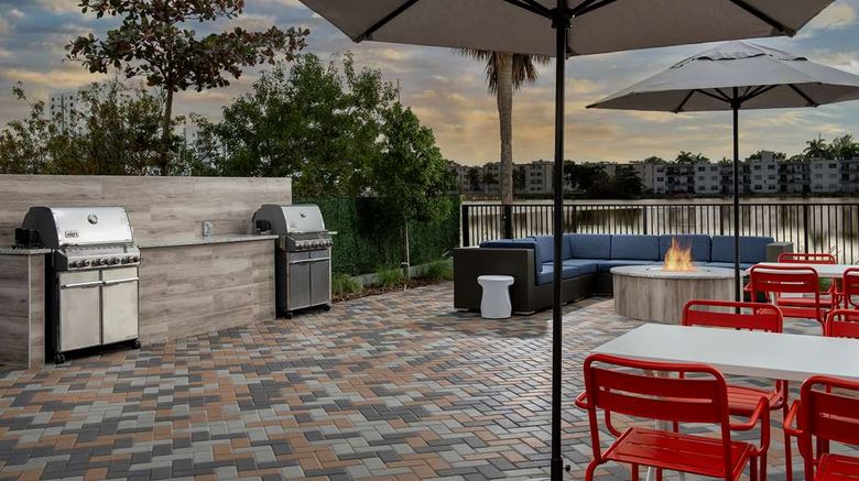 <b>Tru by Hilton Miami Airprt S Blue Lagoon Restaurant</b>. Images powered by <a href="https://iceportal.shijigroup.com/" title="IcePortal" target="_blank">IcePortal</a>.