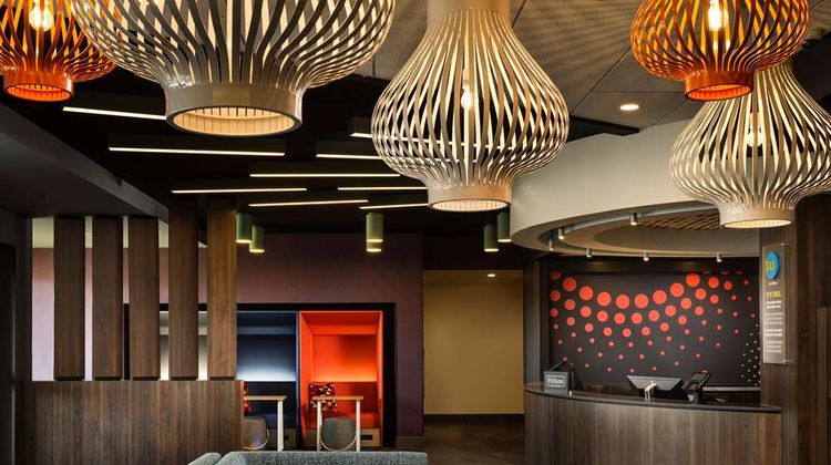Tru by Hilton Tupelo Lobby