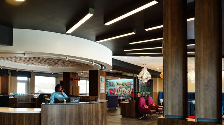 Tru by Hilton Tupelo Lobby