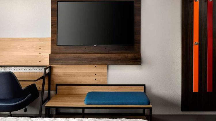 Tru by Hilton Tupelo Room