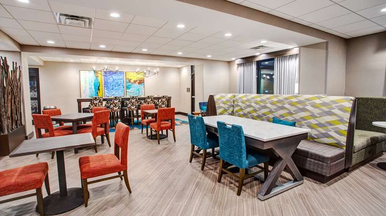 <b>Hampton Inn Union City Lobby</b>. Images powered by <a href="https://iceportal.shijigroup.com/" title="IcePortal" target="_blank">IcePortal</a>.