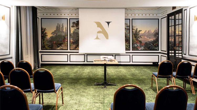 Aigle Noir Fontainebleau MGallery Meeting