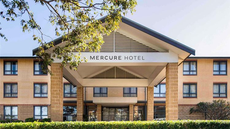 Mercure Sydney Manly Warringah Exterior