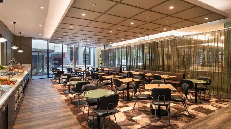 <b>Mercure Melbourne Southbank Restaurant</b>. Images powered by <a href="https://iceportal.shijigroup.com/" title="IcePortal" target="_blank">IcePortal</a>.