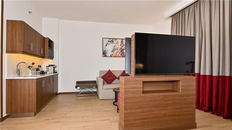 <b>Comfort Hotel Jeddah King Road Suite</b>. Images powered by <a href="https://iceportal.shijigroup.com/" title="IcePortal" target="_blank">IcePortal</a>.