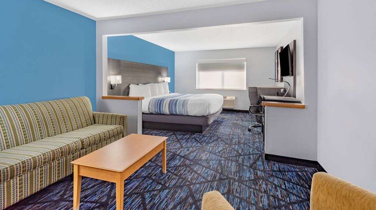 AmericInn by Wyndham Quincy Suite