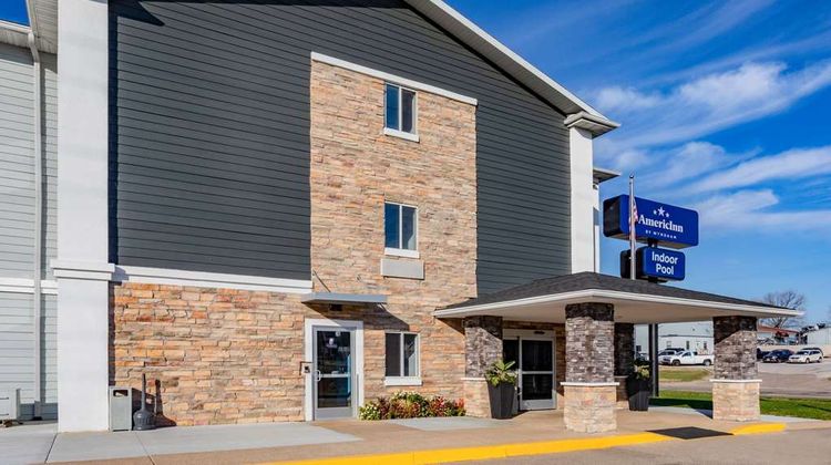 AmericInn by Wyndham Quincy Exterior