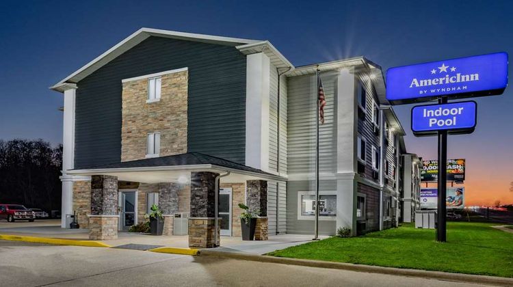 AmericInn by Wyndham Quincy Exterior