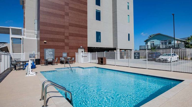 <b>La Quinta Inn & Stes Galveston Island N Pool</b>. Images powered by <a href="https://iceportal.shijigroup.com/" title="IcePortal" target="_blank">IcePortal</a>.