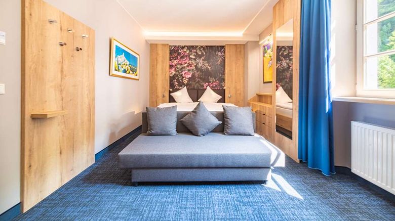 <b>Koener Hotel Room</b>. Images powered by <a href="https://iceportal.shijigroup.com/" title="IcePortal" target="_blank">IcePortal</a>.