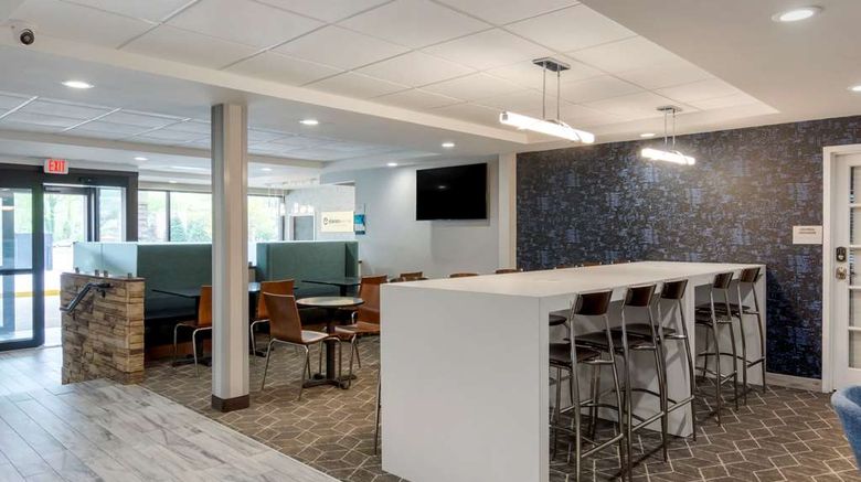 <b>Clarion Pointe Lobby</b>. Images powered by <a href="https://iceportal.shijigroup.com/" title="IcePortal" target="_blank">IcePortal</a>.