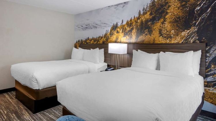 Clarion Pointe Room