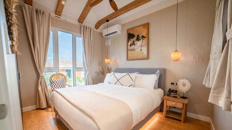 <b>Golden Rock Dive and Nature Resort Suite</b>. Images powered by <a href="https://iceportal.shijigroup.com/" title="IcePortal" target="_blank">IcePortal</a>.