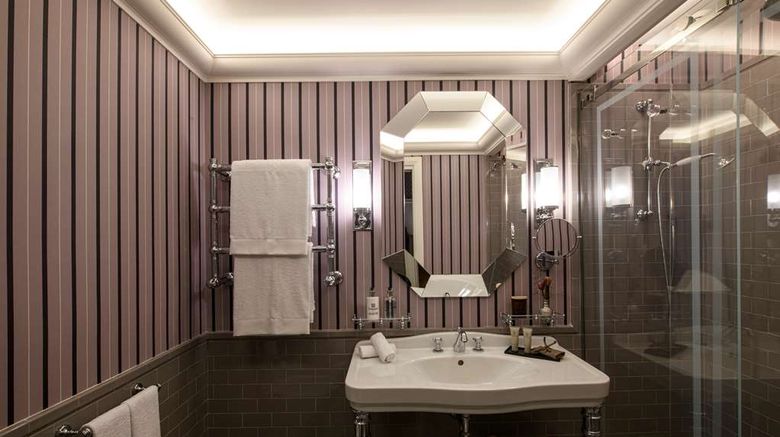 <b>Il Tornabuoni Hotel Room</b>. Images powered by <a href="https://iceportal.shijigroup.com/" title="IcePortal" target="_blank">IcePortal</a>.