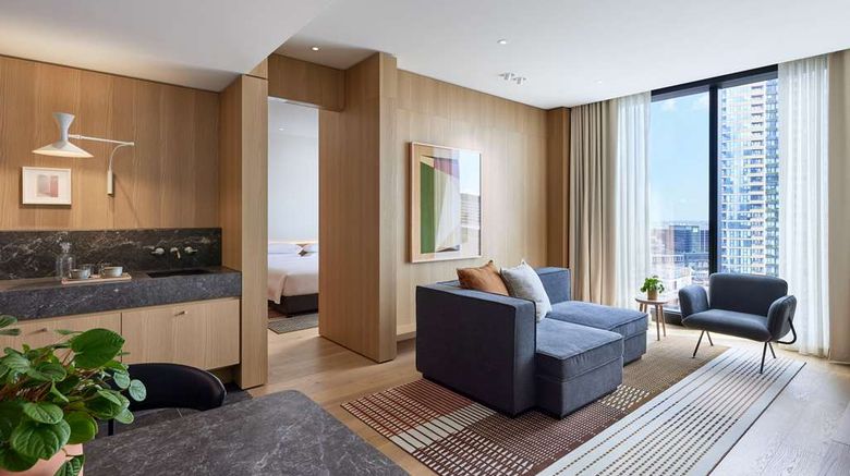 <b>Hyatt Centric Melbourne Suite</b>. Images powered by <a href="https://iceportal.shijigroup.com/" title="IcePortal" target="_blank">IcePortal</a>.