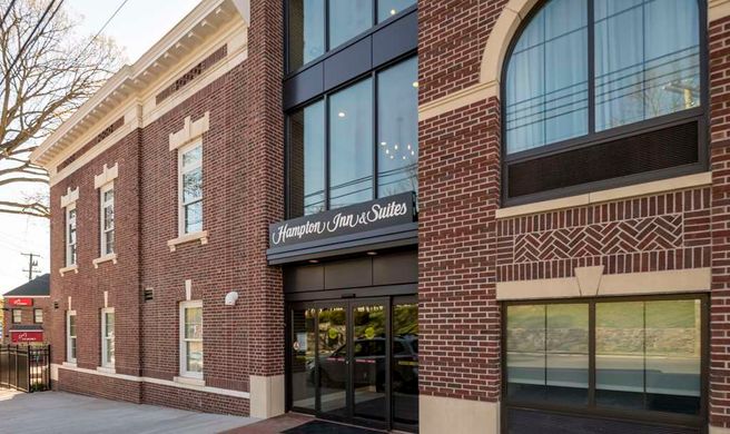 Hampton Inn and Suites Huntington Exterior