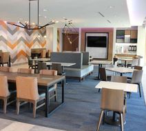 La Quinta Inn & Sts by Wyndham Bardstown Lobby
