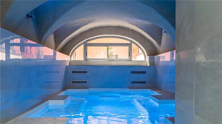 <b>Cour des Loges Lyon, Radisson Coll Hotel Pool</b>. Images powered by <a href="https://iceportal.shijigroup.com/" title="IcePortal" target="_blank">IcePortal</a>.