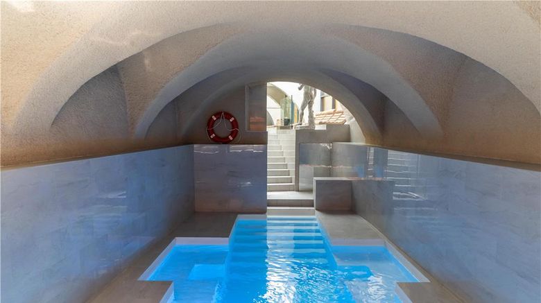 <b>Cour des Loges Lyon, Radisson Coll Hotel Pool</b>. Images powered by <a href="https://iceportal.shijigroup.com/" title="IcePortal" target="_blank">IcePortal</a>.