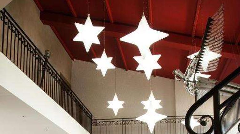 <b>Le Rabelais Hotel Lobby</b>. Images powered by <a href="https://iceportal.shijigroup.com/" title="IcePortal" target="_blank">IcePortal</a>.